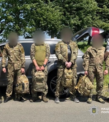 На Одещині затримано переправників, які везли до кордону ухилянтів, вдягнених у військовий однострій (ФОТО)