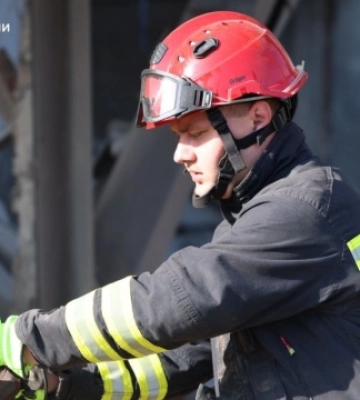 У Чернігові з-під завалів дістали тіло загиблого