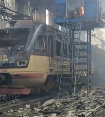 «Укрзалізниця» заявила про відновлення залізничної інфраструктури на Київщині. У Києві після атаки РФ метро відновило звичну роботу
