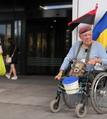 Херсонський волонтер дядя Гриша втретє приїхав до Дніпра, аби зібрати кошти для ЗСУ