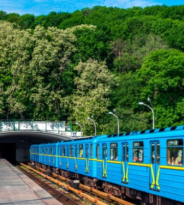 Движение поездов на красной линии метро столицы досрочно возобновили