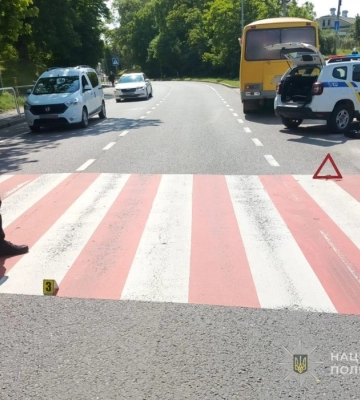 На Волині автобус на пішохідному переході збив маленьку дівчинку (ФОТО)