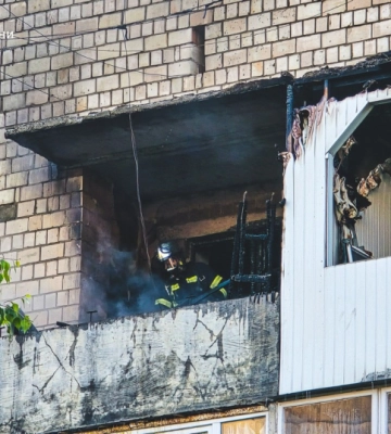 Пожежа в багатоповерхівці у Чернівцях. Вогонь повністю знищив квартиру 