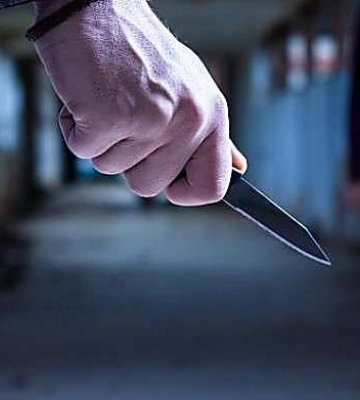 У Миколаєві пʼяний вітчим ударив ножем у живіт пасинка, який став на захист матері під час сварки