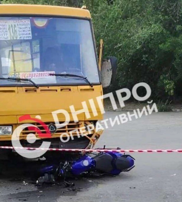 У Дніпрі загинув мотоцикліст, який влетів у маршрутку на проспекті Богдана Хмельницького