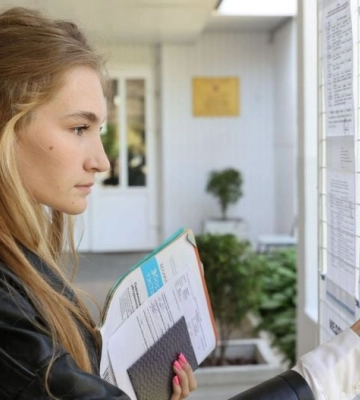 Выпускники из Мелитополя могут поступить в украинские вузы без НМТ и даже без документов