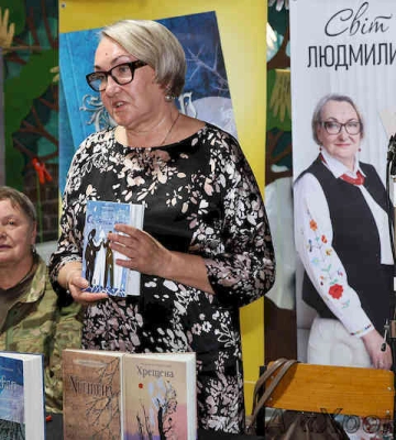 В Харькове прошла презентация нового романа писательницы и волонтера Людмилы Охрименко «Крестные»