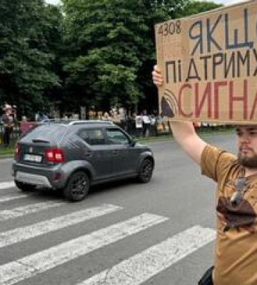 У Полтаві відбулася акція на підтримку полонених та зниклих безвісти військових У Полтаві відбулася акція на підтримку полонених та зниклих безвісти військових