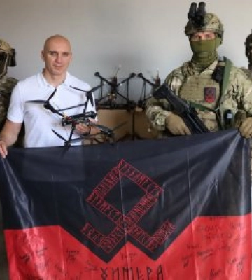 Бойові “пташки” для ЗСУ: від громади міста військовим передали партію дронів