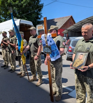 Турботливий батько чотирьох дітей: на Волині поховали командира Ростислава Шевчика