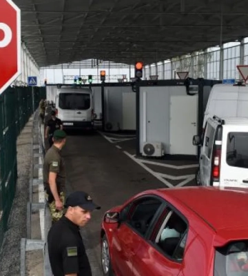 Одружився з колишньою тещею, щоб виїхати за кордон: на Вінниччині затримали фіктивне подружжя