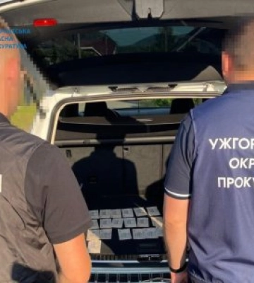 На Закарпатті лікаря спіймали на гарячому: за 13 500 грн &quot;списав&quot; пацієнта з військового обліку