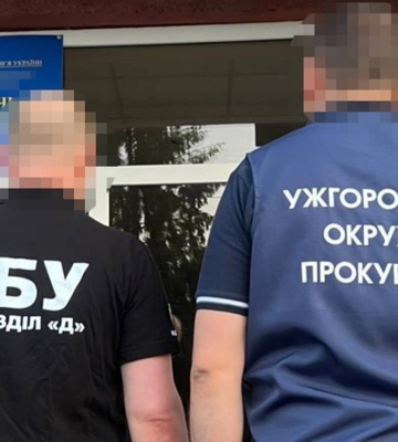 На Закарпатті лікаря спіймали на гарячому: за 13 500 грн &quot;списав&quot; пацієнта з військового обліку
