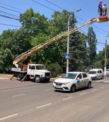 В Одесі на вулиці Генуезькій встановлюють світлофор