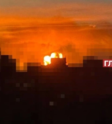 Росія атакує Київ ракетами та «шахедами»: горить будинок