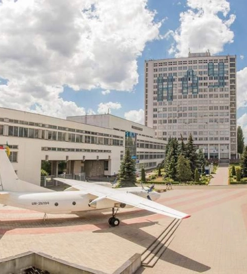 Враг массированно атаковал столицу: осколки попали в общежития Киевского авиационного института