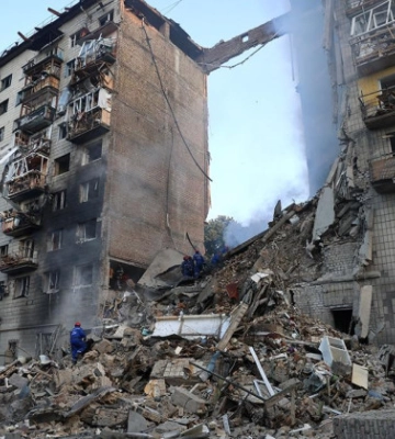 Росія вдарила по багатоповерхівках, дитсадках, освітніх закладах у Києві – фото та відео наслідків