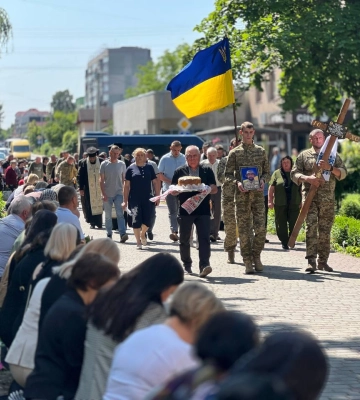 На Рівненщині віддали останню шану шістьом воїнам, життя яких обірвала війна
