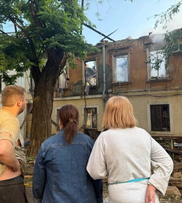 В Одесі через атаку до медзакладів госпіталізували понад 10 людей: продовжуються пошуки постраждалих під завалами
