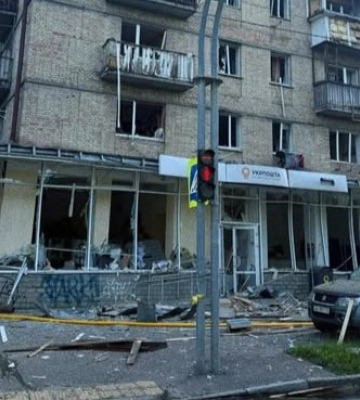 Російська атака пошкодила два відділення Укрпошти в Києві