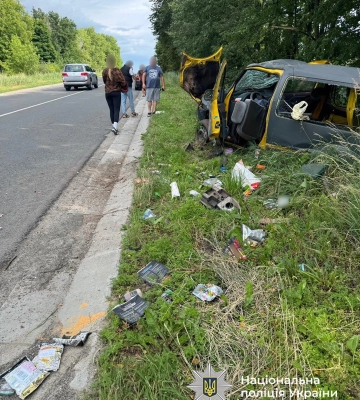 На Черкащині помер у лікарні водій легковика, який перекинувся внаслідок ДТП. ФОТО