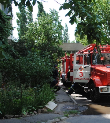 Миколаївські рятувальники виїжджали на виклик, де у квартирі підгоріла їжа