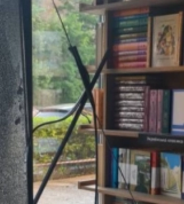 Унаслідок російської атаки по Києву зазнала ушкоджень книгарня Book.ua