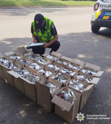 На Кіровоградщині в автівці знайшли понад 200 літрів сурогатного алкоголю