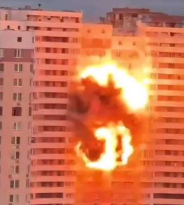 Удар «Шахеда» в киевскую многоэтажку попал на видео