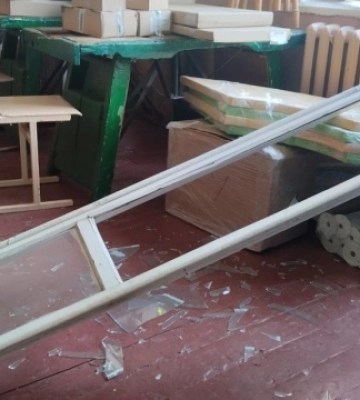 Загарбники вдарили по Конотопу ракетою, пошкоджені багатоповерхівка і школа