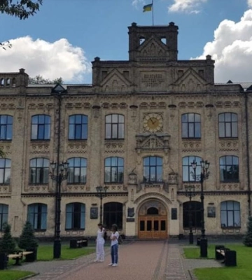 У Києві під завалами зруйнованого будинку може бути від 4 до 14 людей — очільник КМВА