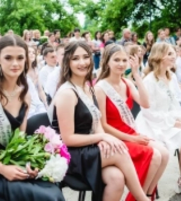 Випускний у селі на Волині: фотомиті свята