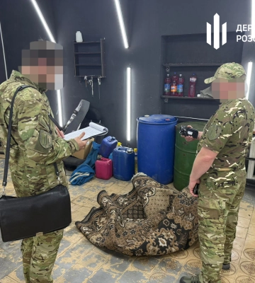 На Івано-Франківщині викрили масштабну схему крадіжки пального у військовій частині. ФОТО