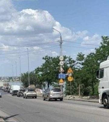 Затори на Південнобузькому мосту виникли через ремонтні роботи