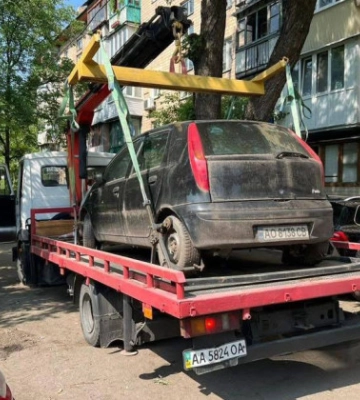 Около 600 брошенных авто исчезли с улиц Киева
