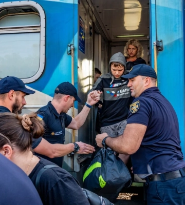 З Херсонщини до Тернополя евакуювали 23 дітей з інвалідністю