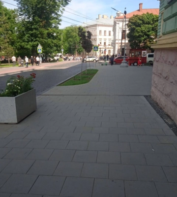 На вулиці Івана Франка у Чернівцях утворились затори