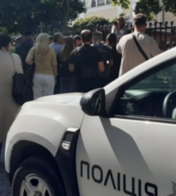 У центрі Чернівців відбулися сутички між вірянами УПЦ МП та ПЦУ