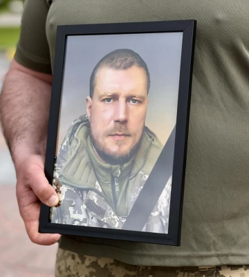 На вічний спочинок провели полеглого захисника у Рівному