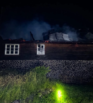 На Тячівщині вогонь знищив частину будинку