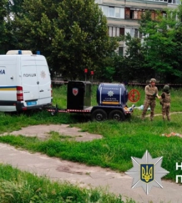 У Києві після ударів РФ у багатоповерхівці виявили нерозірвані касетні боєприпаси