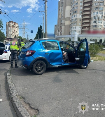 Одеса: через зіткнення авто і мотоцикла постраждали мати та двоє дітей, які йшли переходом