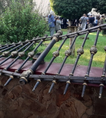 У Чернівцях віряни УПЦ МП зламали ворота і увійшли до Свято-Духівського собору