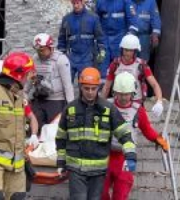 У Києві деблокували тіло людини на місці ракетного удару