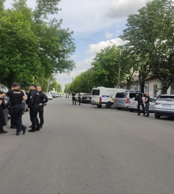 Застрелив жінку та вкоротив собі віку: поліція повідомила деталі стрілянини в Житомирі