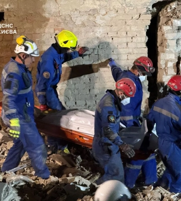 Нічна атака на Київ: з-під завалів дістали тіла ще трьох осіб