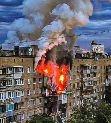 &quot;Шахеди&quot; атакували Київський район Харкова: серія вибухів пролунала у місті вночі 7 червня, сталася пожежа