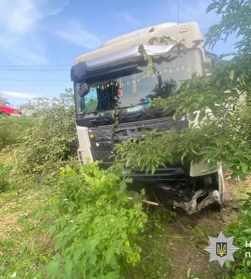 Виїхав на зустрічну смугу: на Звенигородщині в автопригоді загинула людина (ФОТО) Виїхав на зустрічну смугу: на Звенигородщині в автопригоді загинула людина (ФОТО)