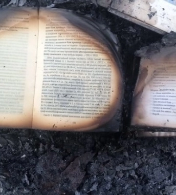 Знищені десятки тисяч книг: унаслідок російського удару по Києву згорів склад видавництва