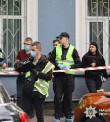 Просто на вулиці чоловік застрелив колишню дружину, а потім себе (ФОТО, ВІДЕО)